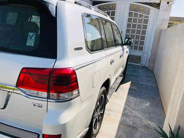 لاندكروز ساز 2021  ٨سلندر(محرك4600)
نظيفة 
سياره فول مواصفات
ماشية 89000كم 
جديدة بمعنى الكلمة 
تشغيل عن بعد
رقم بغداد مميز
فتحه سقف
كرسين كهربائي 3 حركات
3 شاشات 
تخم تاير اصلي جديد
تشغيل عن بعد
8 ايرباك
جنطه كهربائيه (جكات)

كفالة عامة من كلشي
 وسنوية جديدة
تحويل مباشر
سعر (610بيه مجال قليل )
رقم تليفون‭ ***********
المكان ديالى المقداديه
