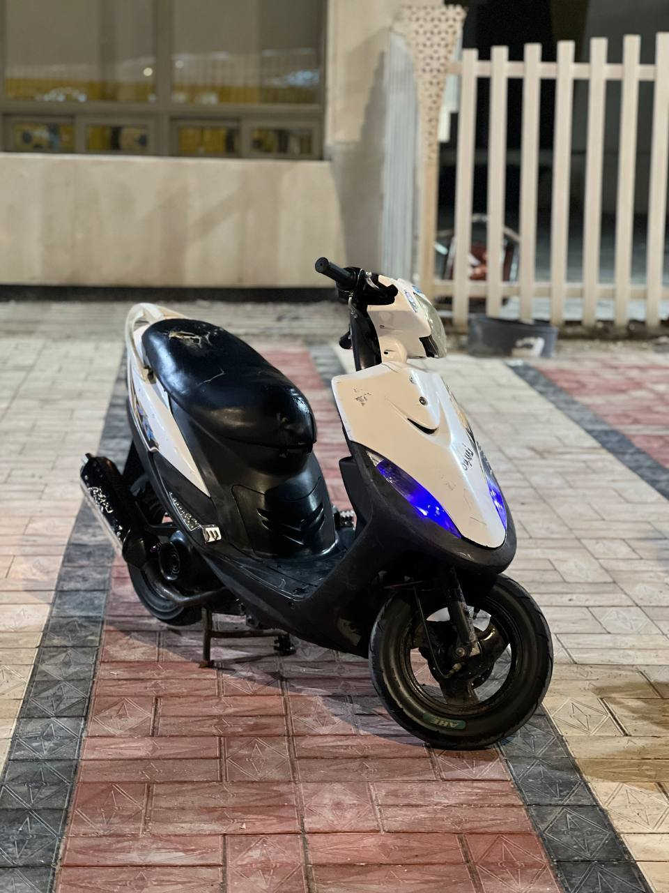 السلام عليكم دراجه ماكس عدله للبيع الدراجه كامله للخير سلف هندر لايت بكلايت سلف اصلي كفرات اصلي مختمه ختم واحد مابيها اي نقص حلوه الدراجه شوفه عينك مفتوحه ولفات بسس مكان ناصريه مركز السعر ب 650 والشراي يشلع عيوني 
***********  (بالعافيه ع الياخذها )
