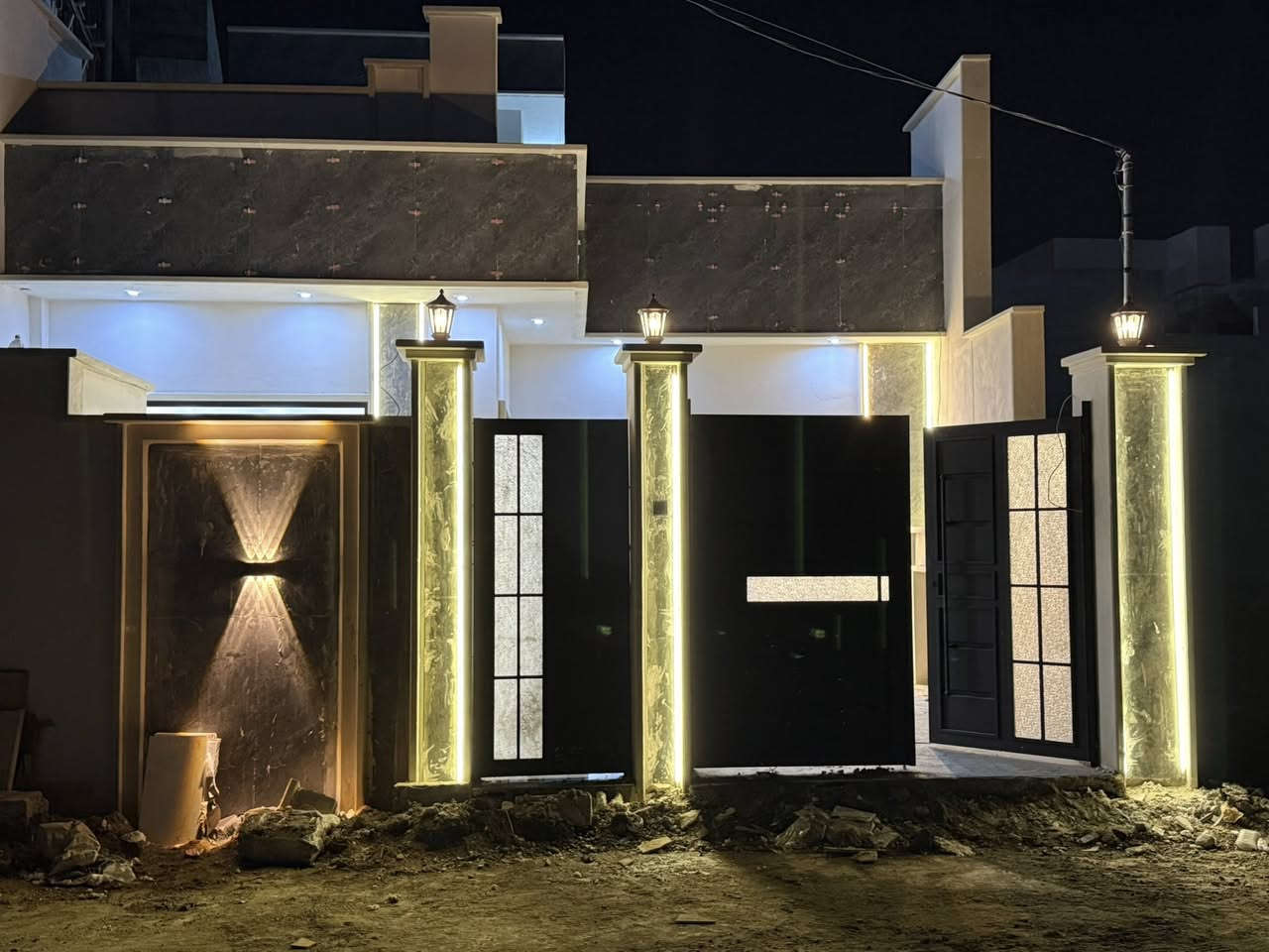 بيت في حي الملايين الاولى للبيع
مساحة 160م طابق واحد زراعي ملك صرف قريب لجامع الصواف
خدمات كاملة 
غرفتين نوم استقبال مطبخ ملحقات
نظام دكتات وكامرات 
بناء درجة اولى من هيكل وكهرباء  وارضيات وغيرها
تم بناءه بنأه بإشراف مهندس وبناء شخصي وليس لغرض البيع
للبيع بسبب ظروف خارجة عن ادارة
و صور مراحل البناء هم يمكن اطلاع عليها 
للتواصل 
***********
