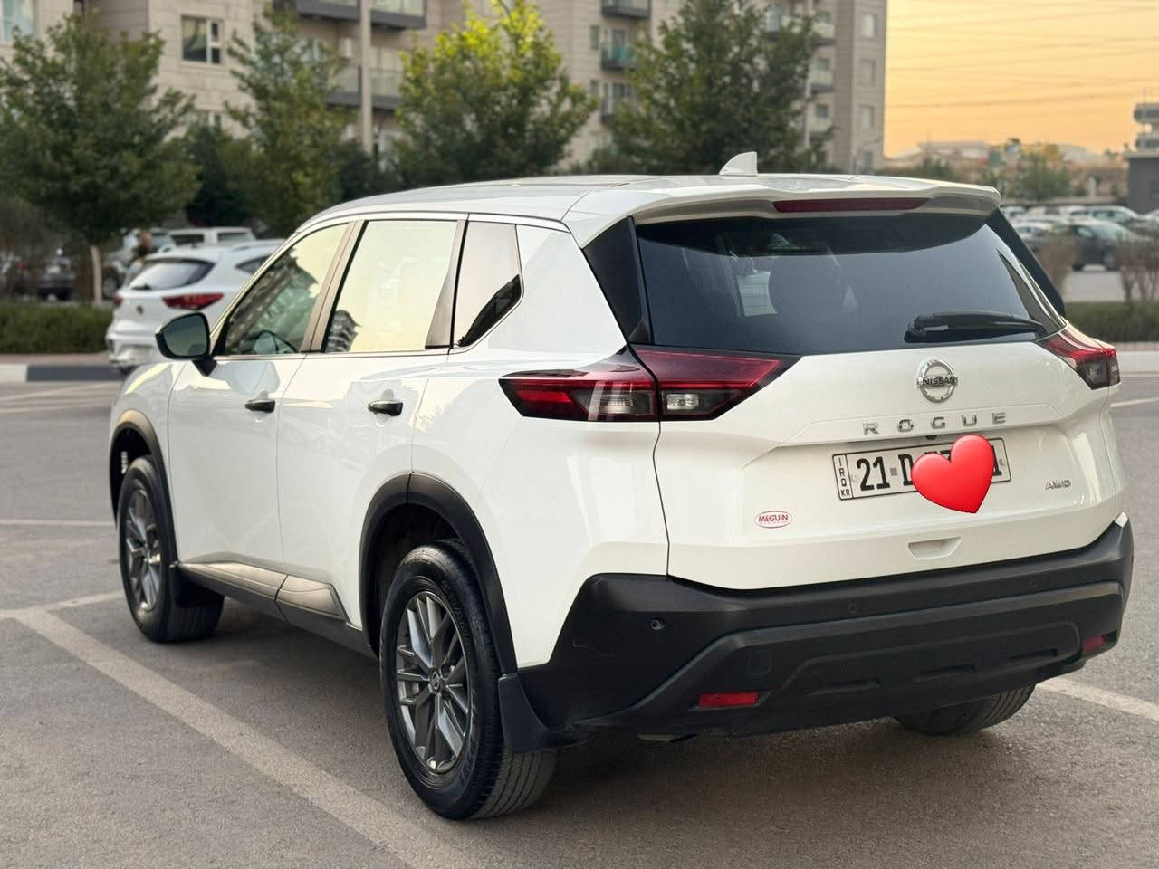 السلام عليكم 
نيسان روج وارد امريكي م ٢٠٢١ محرك ٢.٥ ماشي ٤٠٠٠٠ الف ميل تقريبا بدون تبديل .  بس شويه صبغ بونيد ٢٠ سم بالمقدمة بونيد  سعر ٢١٣ $ بيه مجال قليل . عنوان . قضاء كفري ***********
