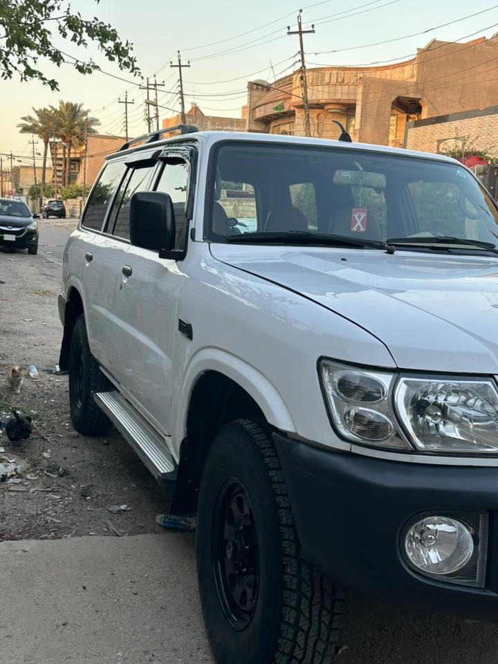 السلام عليكم 
نيسان باترول مكفوله كير ومكينه وكسل تدفه تبريد شرط ثلاجه موديل 2002 رقم بغداد بسمي تحويل ثاني يوم سياره نضيفه بمعنا الكلمه السياره مصبوغه صفاح جماليه فقط اثر شريط طابع بدون قماره وتكم وبنيد وصندوك 
السياره تعمير جديد رقم الهاتف*********** 
السعر 135  مكان السياره بغداد
