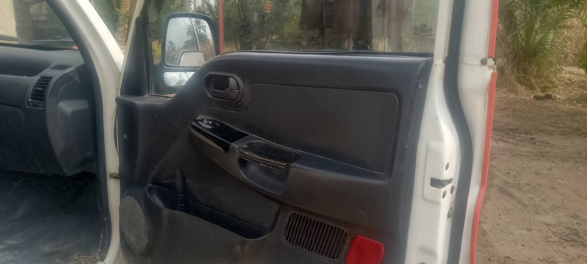 السلام عليكم كيا حمل للبيع سياره 2012 السياره خير من  الله كير محرك اكسل مكفولات بيه خياسات شويه. شوفت عينك ماجذب عليك واسويه هيه وبس تجي تشوف بعينك وتحكم السياره بيه طخات بصيطه. جواه تخم تاير تركي شاده ب300الف السياره مال ورثه كلنه بالغين. باسم ابونه نتعهدلك بلتحويل.  معروضه السياره ب95 وبيه مجال للشراي ***********
