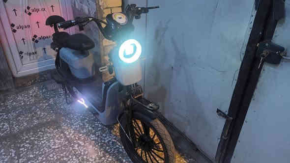 السلام عليكم عندي دراجة شحن للبيع بطاريات جديد السعر 350 اوبيه مجال العنوان بغداد حي الجهاد الهاتف ***********
