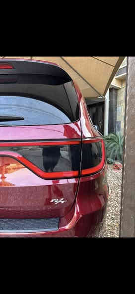 ⸻

🚘 للبيع Dodge Durango RT VIP موديل 2022
 • الموديل: 2022
 • الفئة: RT VIP
 • المحرك: HEMI 5.7 لتر V8
 • كشنات شامو وجلد منفصلة
 • فول مواصفات
 • شاشة كبيرة تدعم كار بلي واير لس 
       .شاحن تلفون ماك سيف واير لس
 • سستم صوت فاخر الباين
 • باب خلفي شفط (Power Liftgate)
 • دخول وتشغيل بصمة
 • تسخين للمقاعد امامي و خلفي والستيرن
 • حساسات أمامية وخلفية 
 • دشبول مطعّم كاربون فايبر مع خيط أحمر مزدوج (دبل خيط)بلادي
 • إنارة مخفية داخلية (Ambient Light)
 • أنماط القيادة: سبورت – إيـكـو – عادي
 • نظام ألكسا (Alexa Built-in)
 • إضاءة LED نهارية وخلفية
 • كشنات جلد شامو بلون فاخر
 • نظام توفير الوقود + سبورت مود

📍 الحالة:
حادث جاملغ فقط بدون إيرباك،
مكفولة من شواصي والغد 100%.
بغداد  ماشيه 45000m

💰 السعر: 37.000 دولار

📞 للاستفسار: ***********
واتس اب:***********
