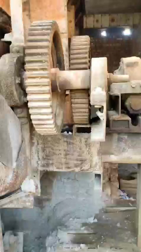 السلام عليكم
اللبيع  كاصوصه قاسم موزان
هوبر عراقي خباط ماطور ١٢٥ حصان
حزام ناقل
 ***********
