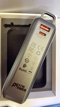 بور شحن مستخدمه واطيه الشحن 67 W قوته 20000 mAh شحنه ميخلص استخدام شخص...