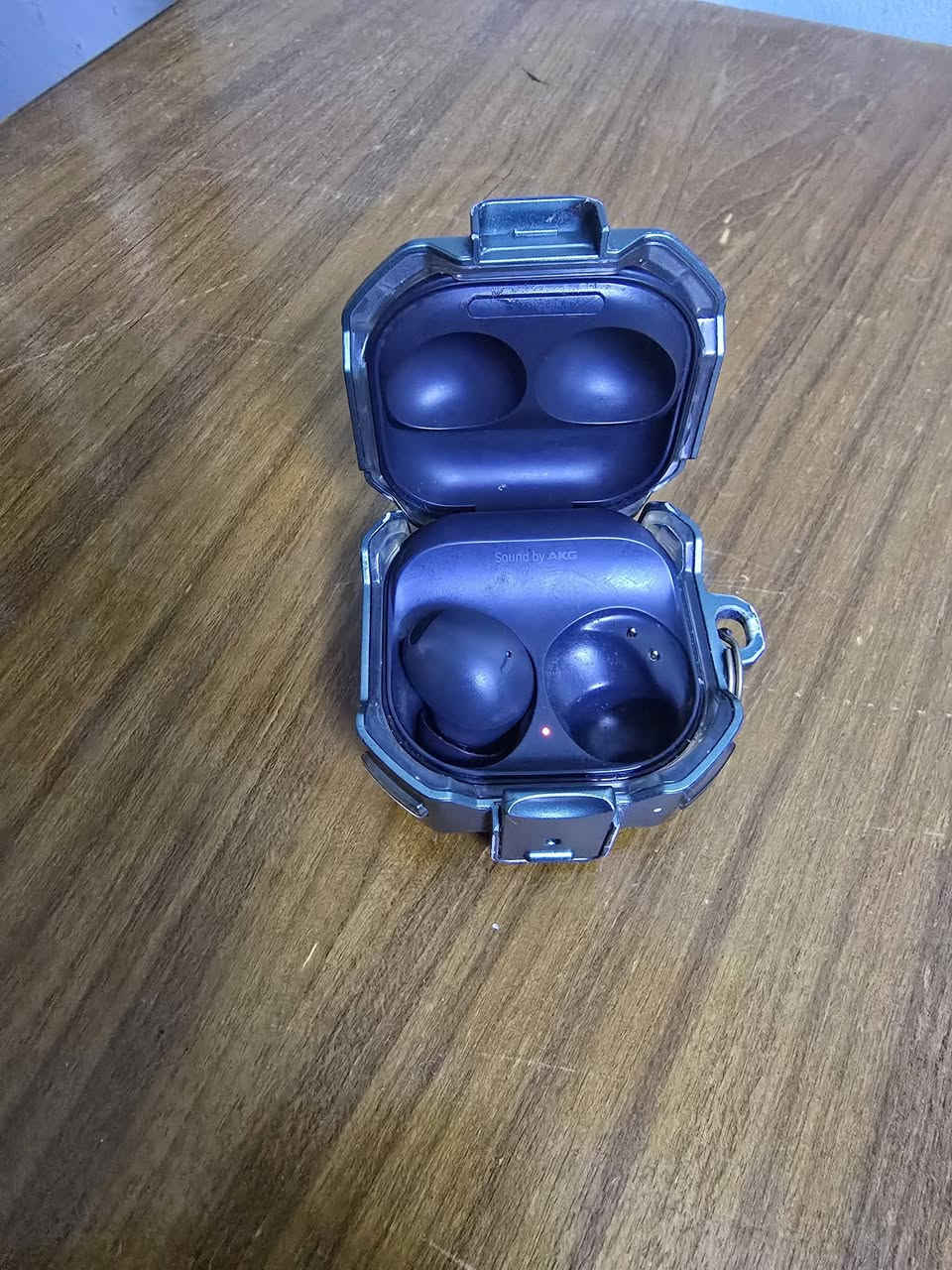 عليكم buds 2 pro للبيع السماعه اليمنه ضايعه للعلم متشريها ب١٤٠ الف وخاللها كفر 
السماعه نظيفه وكلشي مابيها مثل الصور ووياها الكارتونه والربرات الباقيه قيم واخذ
مكاني بغداد الصليخ


**إذا كنت صاحب هذا الإعلان وتريد حذفه لأي سبب، رجاءا أرسل رسالة إلى الدعم الفني**