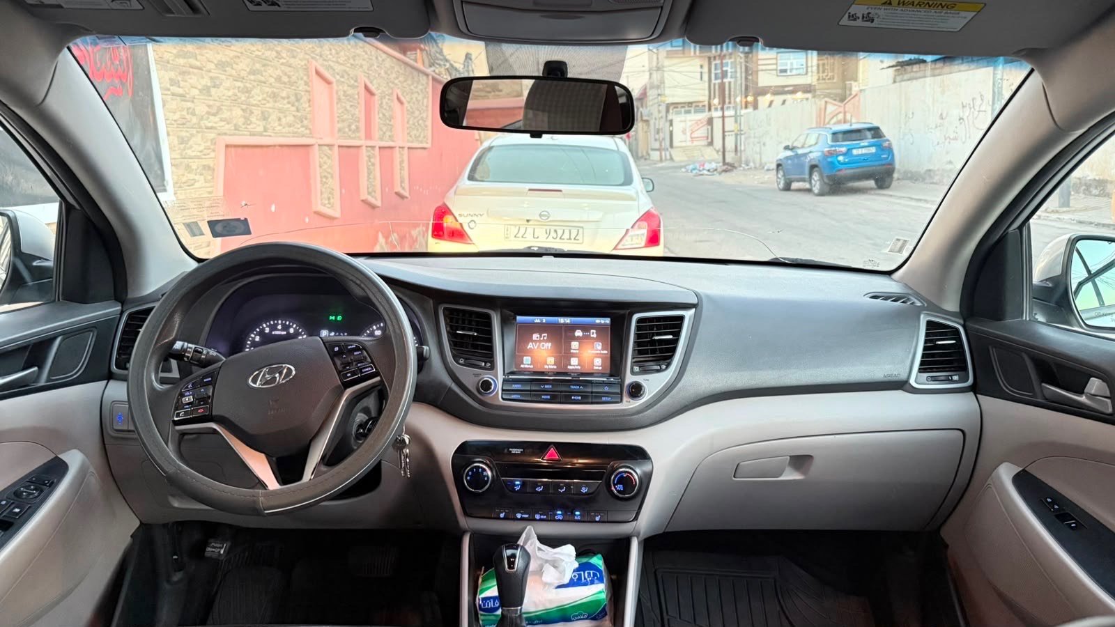 هونداي توسان 2018 وارد امريكي 
ماشيه 172,586 ميل 

الموصفات :- 
موديل 2018 
دفع رباعي 
محرك 2000 GDI 
مانع انزلاق 
كشنات تدفئة 
انظمة  قياده اعتيادي ايكو سبورت 
لايات زينون 
كاميرا خلفيه 
مثبت سعرة 
ابل كاربلاي
تحكم ستيرن
مثبت سرعه 
نظام التحكم بالجر
 السعر 135 ورقه 
للتواصل ***********