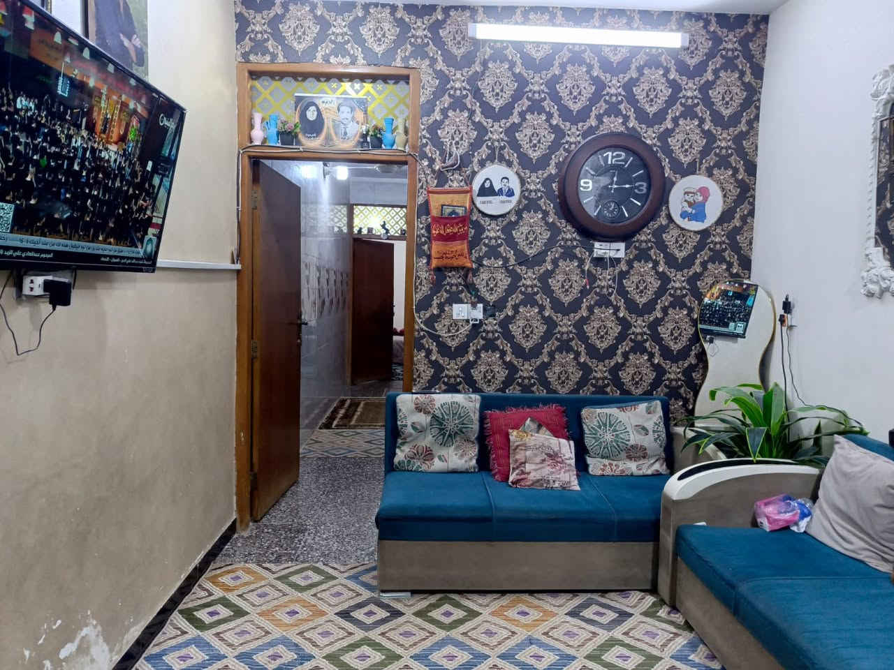 السلام عليكم بيت للبيع ٥٠م طابق واحد بناء حديث ، واجه ٣،٣٠م نزال ١٥م صاله + غرفة نوم + خدمات كامله + السطح شتايگـر كامل + مجاري رفت + ماء جديد ، العنوان الخطيب الزراعي شارع أبو الأحرار قريب جدًا عن أسواق ابو مصطفى الفتلاوي السعر ٦٣ مليون.
للاستفسار الإتصال ***********
