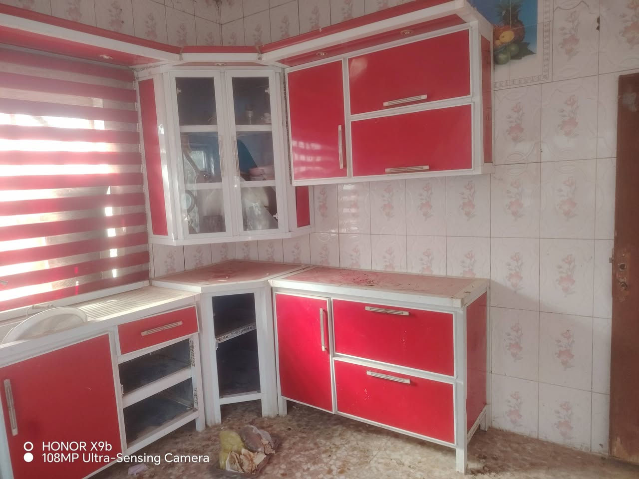 سلام عليكم كاونتر كامل للبيع المكان الشوملي والسعر 700وبيه مجال ***********
