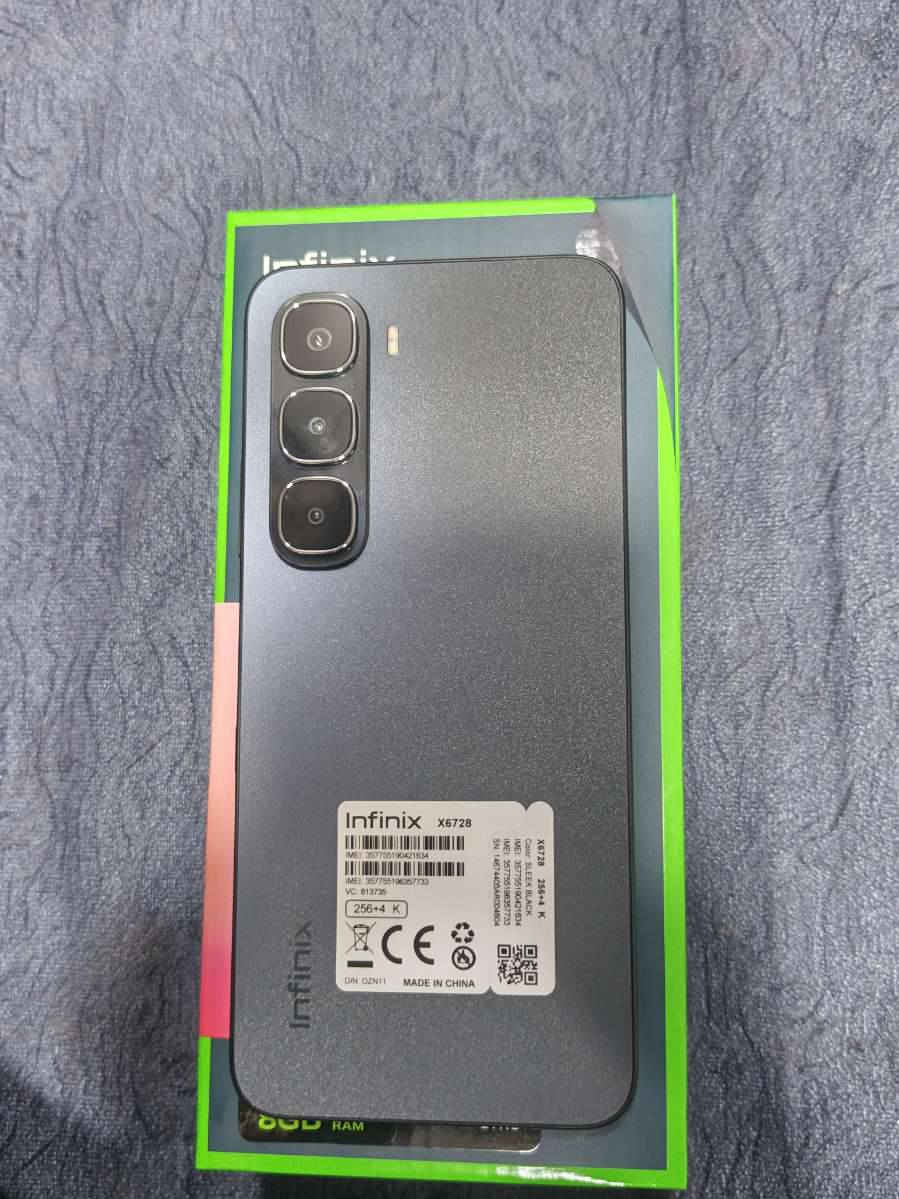 السلام عليكم 
الجهاز جديد مستخدم ١٩ساعه فقط 
infinix HOT 60i
الذاكرة 265 8رام البطاريه 5160 120HZ
يشغل ببجي 60فريم
شاحنه الحهاز 45واط سريع
الكامره 50MP
مدعوم بAI
باكيت الجهاز موجود بلكامل هوا وملحقاته
السعر 200وبي مجال
بغداد الغزاليه ***********واتساب المو شراي لا يراسل
