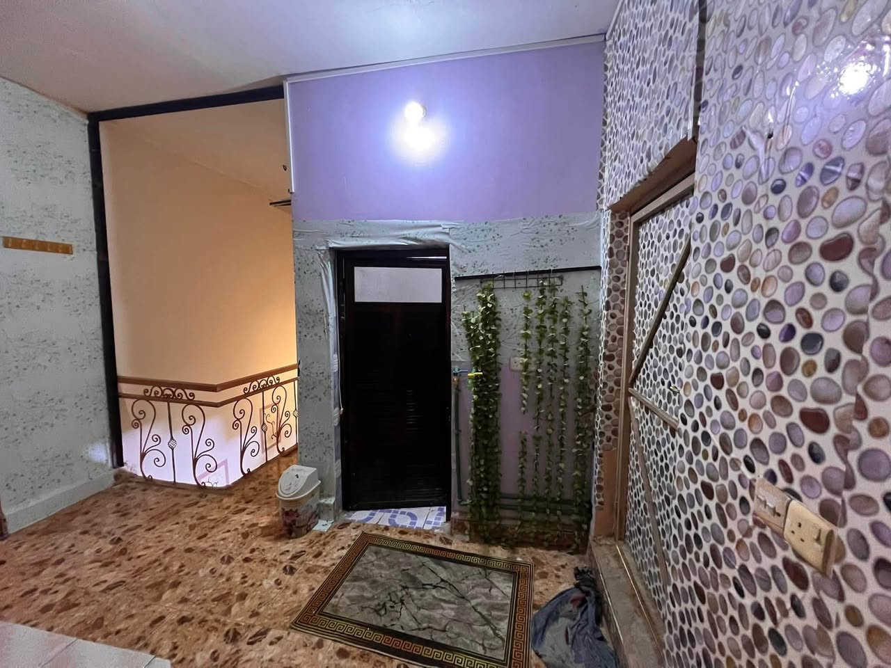 #دار_سكن_للبيع_في_منطقه_الجمعيه_دور_العمال_
المساحه 235 الواجهه 10 النزال 23 ونص شارع 15 متر مقابل  البيت شارع 12 متر بناء 2014 
للستفسار الاتصل ***********
