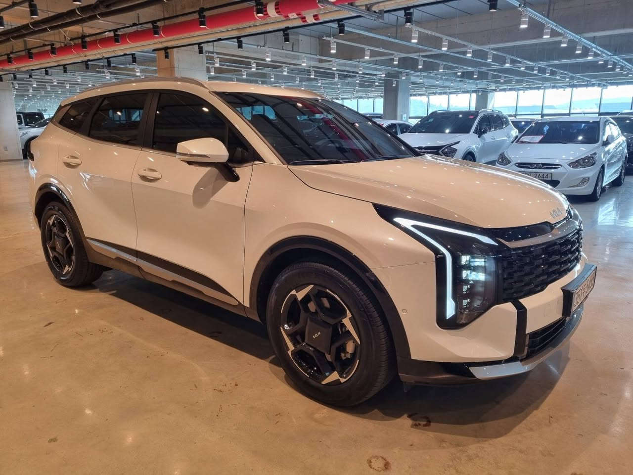 #KiaSportage 🔥

Model 2025🔥

4.000km🔥

1600cc🔥

المواصفات / Options:

•كاميرا 360
360Camera 

• شاشة تاتش كبيرة مع نظام ملاحة / Big Touchscreen with Navigation

• كاميرا خلفية + حساسات ركن أمامية وخلفية / Rear Camera + Front & Rear Parking Sensors

•شاشه العرض الأمامية
Hud display 

• بلوتوث + USB + Apple CarPlay & Android Auto

• كروز كنترول / Cruise Control

• تكييف أوتوماتيك ثنائي التحكم / Dual Zone Auto A/C

• جنوط سبور أصلية / Original Sport Alloy Wheels

• إضاءة LED أمامية وخلفية / Full LED Lights

• مقاعد قماش فاخرة / Premium Fabric Seats

• دخول وتشغيل بدون مفتاح / Keyless Entry & Start

• عجلة قيادة متعددة الوظائف / Multi-Function Steering Wheel

 
• مرايات كهرباء قابلة للطي / Electric Folding Mirrors

العربيه تعاقد وجاهزه علي الشحن 🚢

 ☎️للتواصل فون 
01061040555

لتفاصيل علي الواتساب
 https://wa.me/201061040555

#KiaSportage2025 
#car2025
#عربيات
#كورياالجنوبية
#cars 
#sportage


**إذا كنت صاحب هذا الإعلان وتريد حذفه لأي سبب، رجاءا أرسل رسالة إلى الدعم الفني**