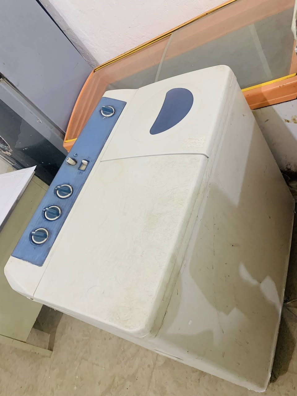 غسالات سعر 75 حجم 25 كيلو 
ثلاجات نوع ارجلك حجم كبير شغاله سعر 200
ثلاجه ماروني سعر 90
ثلاجه رصاصي سعر 65
برادات سعر واحد 60
***********
