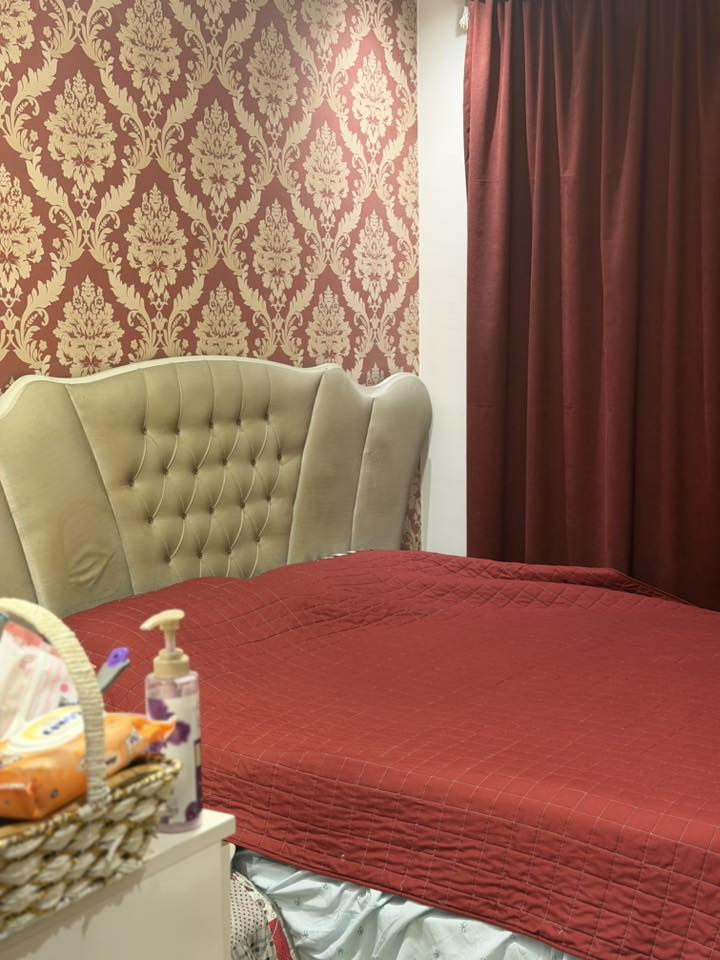 شقة للبيع دي ٤ الطابق الاول الأرضي يعني
مدفوع منها ال٢٠ بالميه و٣٠ قسط.  البيع مع الاثاث الاتصال ***********
