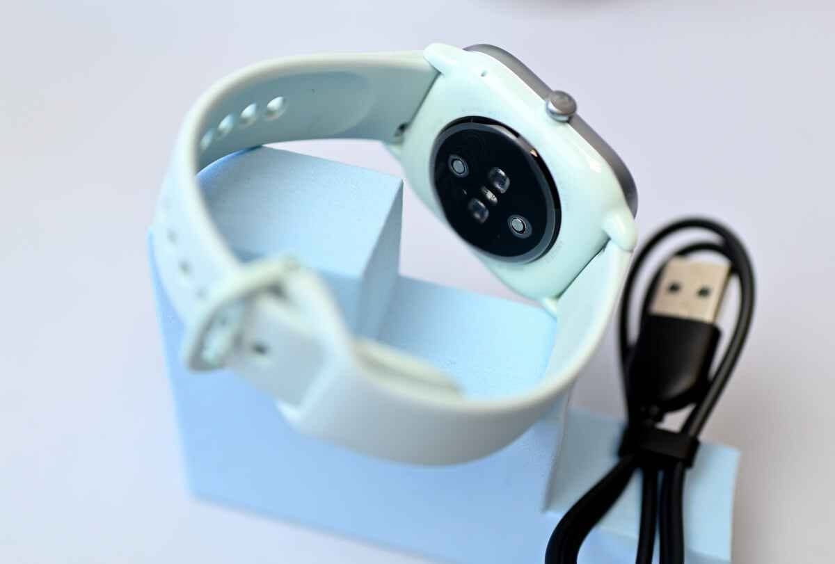 Amazfit GTS 4 Mini
ساعة امازفت الأصلية (من منظومة Zepp التابعة لشاومي).
(جديدة لوك بجياس الشركة متوفر قطع محدودة جداً)
 ساعة أصلية تمنحك جودة اعتمادية طويلة الأمد، بمميزات تميزها عن الساعات المقلدة والضعيفة.
🔍 أبرز المواصفات والمزايا التقنية:
🔋 بطارية فائقة الصمود: تعمل حتى 15 يوماً من الاستخدام النموذجي بالشحنة الواحدة، لتنسى عناء الشحن اليومي تماماً.
📺 شاشة AMOLED مذهلة: شاشة عالية الدقة بحجم 1.65 بوصة تضمن وضوحاً فائقاً للألوان حتى تحت أشعة الشمس المباشرة، مع تصميم مربع عصري وإطار معدني من الألمنيوم النقي.
📍 نظام GPS مدمج: تتبع دقيق للمسارات والأنشطة الرياضية عبر 5 أقمار صناعية، دون الحاجة لحمل الهاتف أثناء الجري أو ممارسة الرياضة.
🩺 رعاية صحية متكاملة: مراقبة مستمرة على مدار 24 ساعة لمعدل نبضات القلب، ومستوى أكسجين الدم (SpO_2)، ومستويات التوتر، بالإضافة إلى تحليلات دقيقة للنوم.
💧 مقاومة تامة للماء: بمعيار 5 ATM (تتحمل الضغط حتى عمق 50 متراً)، مما يجعلها مناسبة تماماً للسباحة والاستخدام اليومي تحت المطر.
🪶 وزن خفيف وتصميم مريح: بوزن 19 غراماً فقط، تمنحك راحة تامة طوال اليوم أثناء العمل أو النوم.
#ساعات_ذكية #ساعة_ذكية #ابل #ايفون #ساعة بغداد, العراق


**إذا كنت صاحب هذا الإعلان وتريد حذفه لأي سبب، رجاءا أرسل رسالة إلى الدعم الفني**