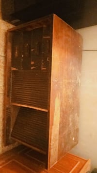 كاونتر   / 150 الف   ميز / 50 الف  بغداد _ المعالف  موبايل / 077101775...