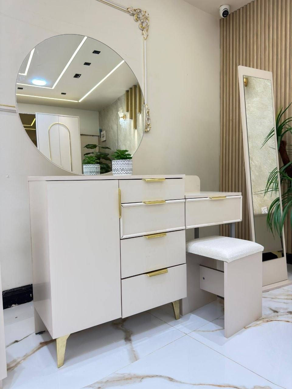 *موديل           كركر            الميتاليك*

*10 قطع             كنتور ملحق    340🎁*

❇️ قياسات ضخمه 
❇️ ميز تواليت عملاق
❇️ اللون الجديد المتميز 
❇️ السرير والشازلونه مخزن
⭕️ زجاج ذهبي مطلي   و   *مطّرش*

🆘 *الأطراف بروفيل*  🆘✨✨✨

❇️ المصنع الأصلي 
❇️ برغي حديد 

⭕️               *نقش MDF*


**إذا كنت صاحب هذا الإعلان وتريد حذفه لأي سبب، رجاءا أرسل رسالة إلى الدعم الفني**