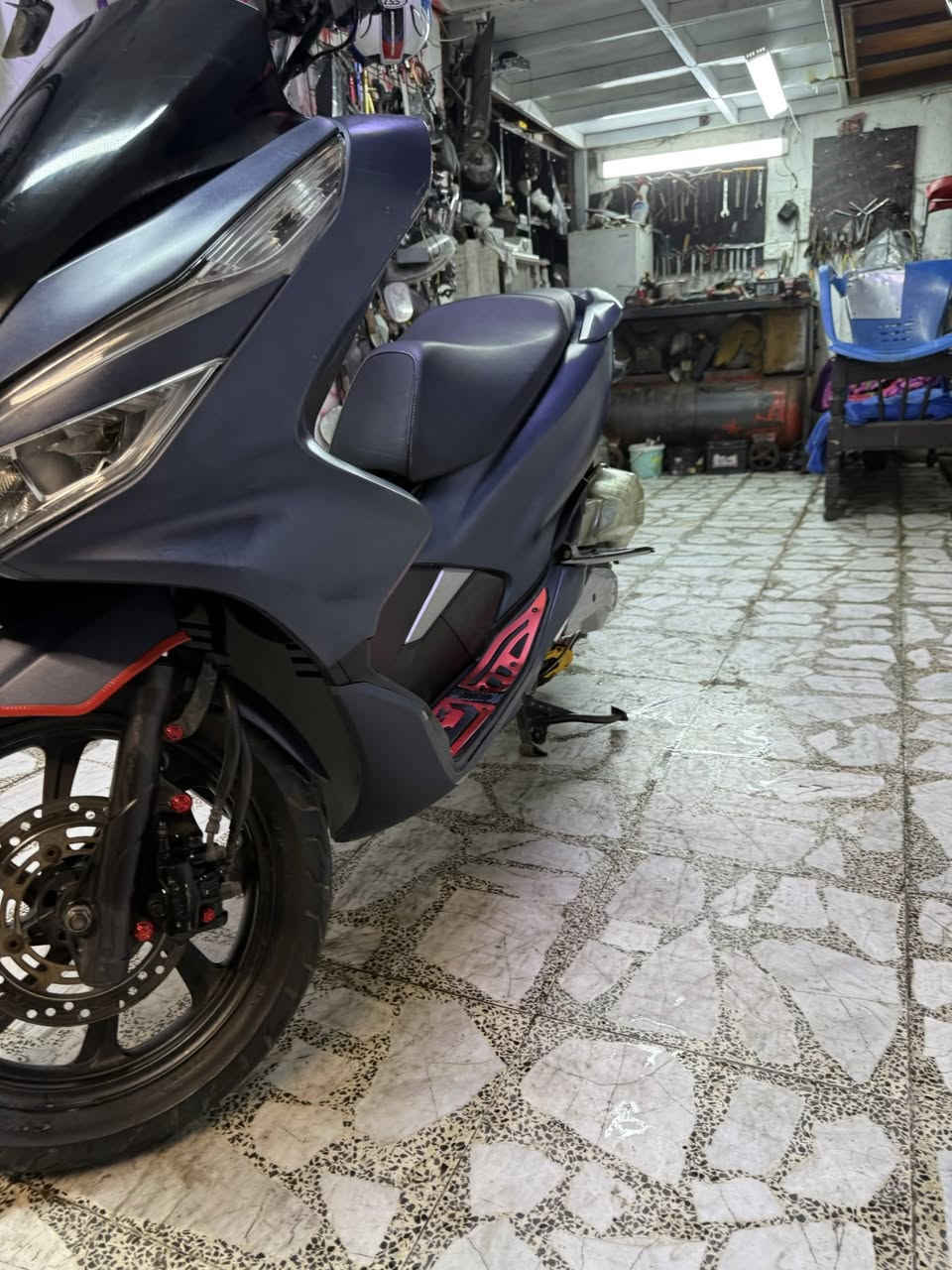 سلام عليكم دراجة pcx جيل الثالث مزودة ماليزي ماصالهة ٣اشهر من نزلت من رمبة نضافة فول العنوان بغداد مدينة الصدر سعر ١٦ونص (***********)
