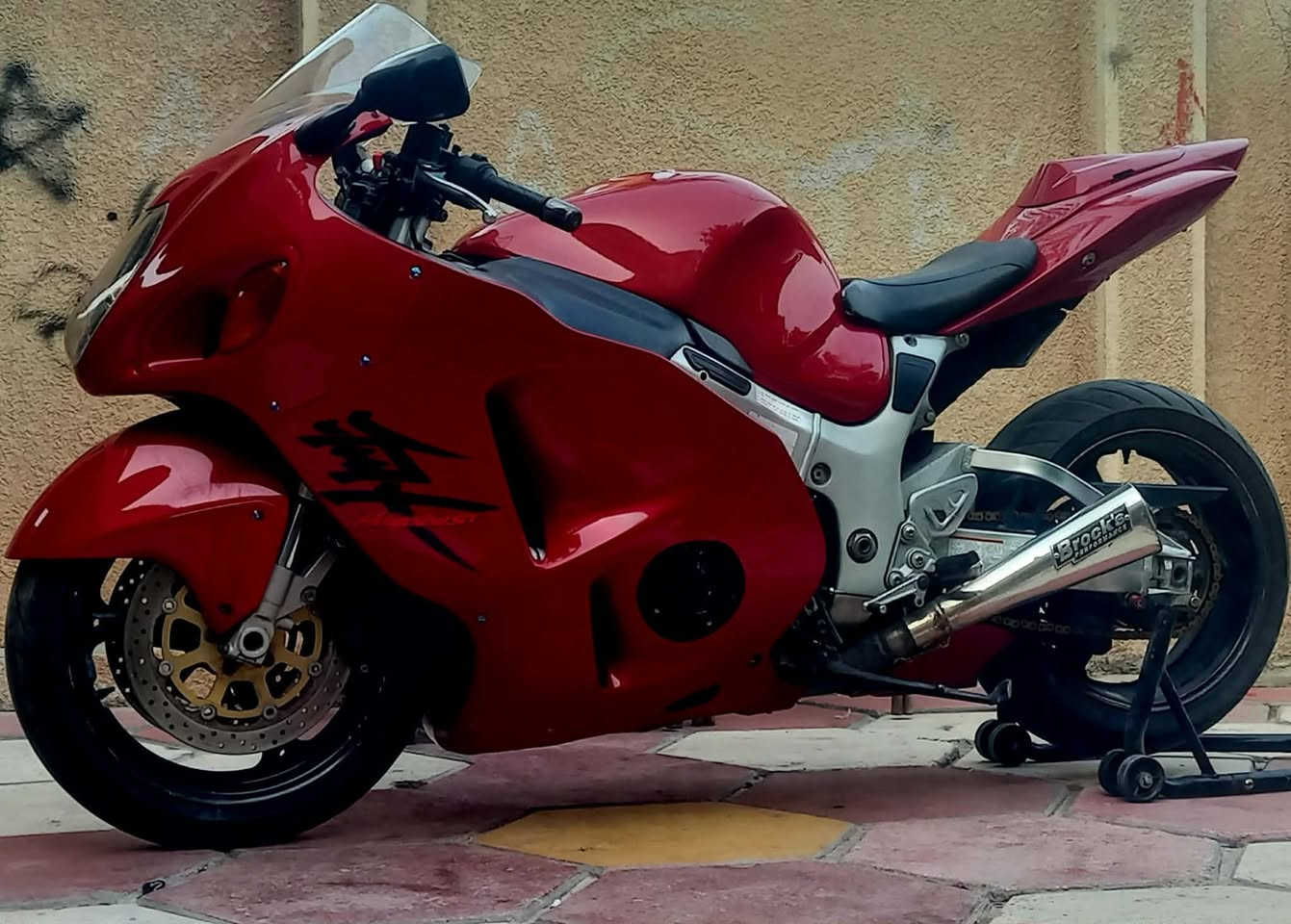 من رخصة الادمن _ هايبوزا ١٣٠٠ بدون رقم مامفتوحة
موديل ٢٠٠٠
ب٢٥$ بيها مجال

بيها ثكل خفيف على باتري ٩ امبير

دراجة كاملة مناقصها بس دسكات امامي وتجفيت دبلات امامي
بغداد الغزالية

رقمي بي واتس اب

***********
