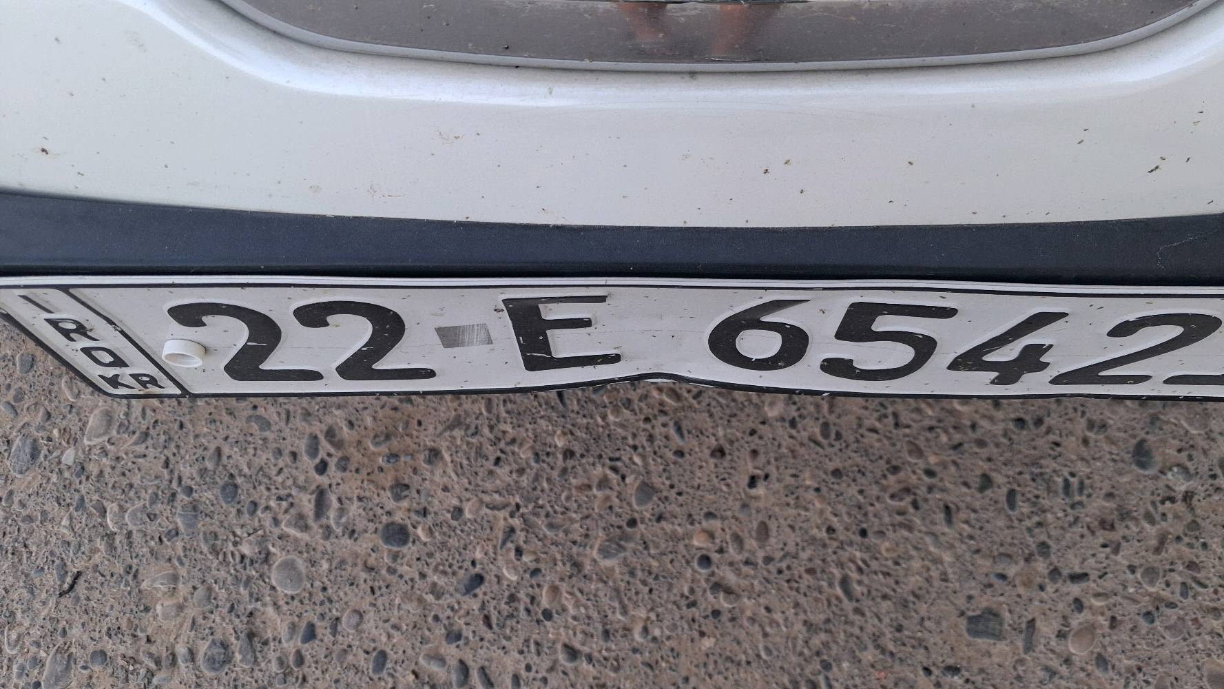 ماشيه 57 الف و مكينه مفتوحه نوع السيارة نيسان جوك ستيشن بدون تيربو مكينه 1600 تخم تايرات جدد موديل 2018رقم انكليزي