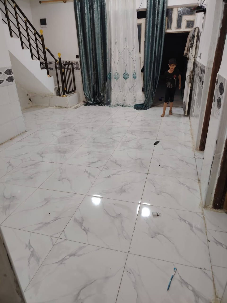 سلام عليكم دار للبيع مساحة 180متر زراعي مرقم بلديه البناء بلوك سطح عكاده السعر ٣٥مليون مع المجال الموقع نجف كوفه شارع المعمل   للاستفسار ***********
