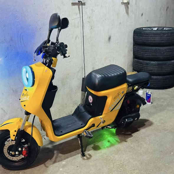 سلام عليكم 
دراجه R9 للبيع مديل 2026 شركه  رينكس  صارله شهر  ممشا قليل 
عندي اشتريته من المجمع الياباني موجوده المكاتبه الدراجه مواصفات 
لايت عالي ناصي 
أشاره يمنه يسره 
5 بطاريات 🔋 
شاشه شغال 
بريك الخلفي والأمامي 
بلوتوث 
ستاند موبايل بيه منفذ  شحن 
السله موجوده ومري جانبيات
شاحنات 2
شلعه فول 
اسويج 2 
بصمه 2
كارت 2 
ـــــــــــــٌـــ
 
الدراجه جديده مكاني نجف 
سعر500
***********
