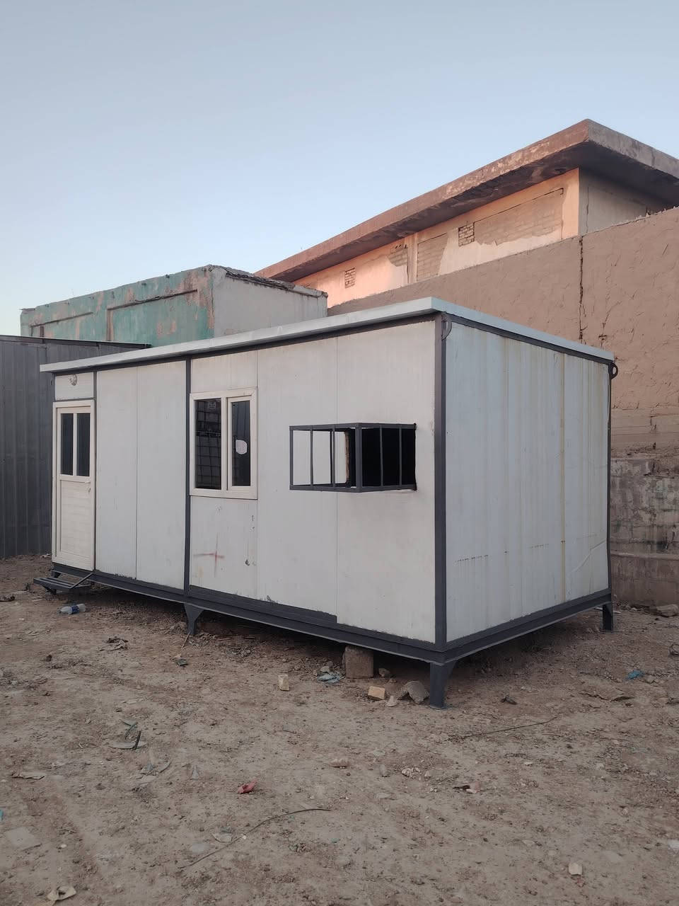 كرفان
كرفان 3*6 
مستعمل نضيف كهربائيات كامله 
المكان بغداد العبيدي
الرقم ***********
