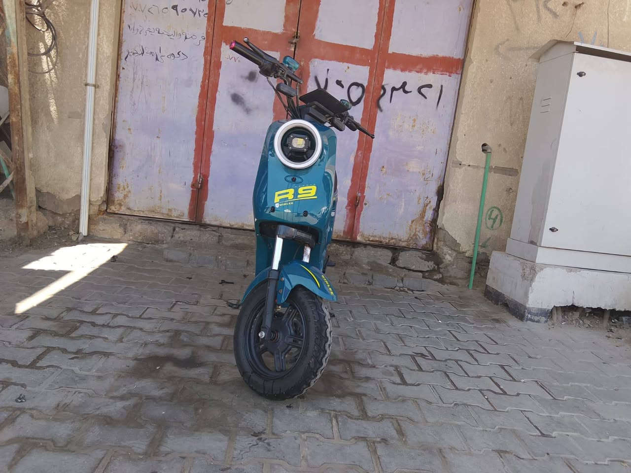 دراجه r9للبيع كلشي مابيها شغاله من الطول للطول بطاريتها حلوه دراجه جديده مكاني بصره جزيره شارع الصقر *********** سعر 400وبيها مجال
