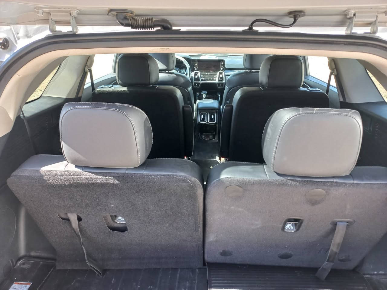 السلام عليكم 
سورنتو ٢٠٢٣
فول مواصف سياحي
لون مميز  سمنتي
حادث تبديل فقط دعامية وبارد كد شبر جاملغ الامامي جهة السائق
المسافة المقطوعة ٥٠ ميل قابل للزيادة
للإستفسار الاتصال على الرقم 
***********
