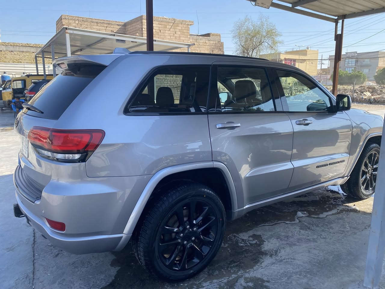 سلام عليكم 
للبيع جيب بلاك توب 2017 ماشيه ٨٤ ميل 
فول موصفات حادثه كلش بسيط جاملغ الأيمن وبنيد 
بدون شاصي باقي سياره كفاله عامه سياره كلشي بي بلادي  مكاني كربلاء طويريج أي استفسار تواصل ع صفحه


**إذا كنت صاحب هذا الإعلان وتريد حذفه لأي سبب، رجاءا أرسل رسالة إلى الدعم الفني**