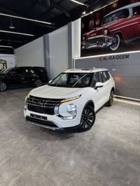 ميتسوبيشي اوتلاندر • ٢٠٢٦ • ٧ راكب جلد