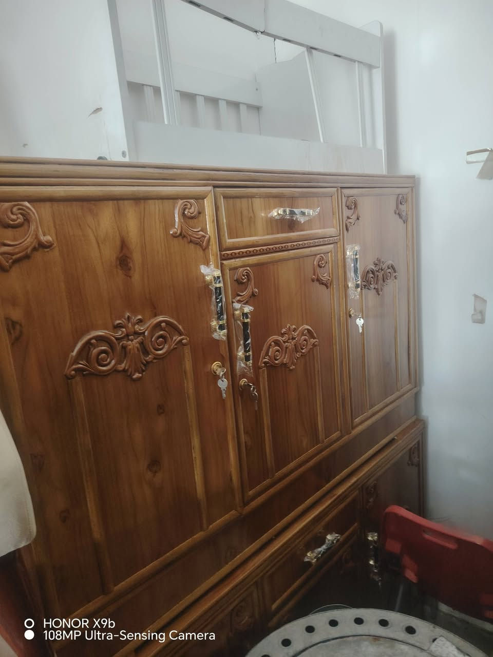 السلام عليكم كناتير بابين تسگام صاج شرط الفحص + بوفيات 2 متر 4 باب تسگام صاج + بوفيات 3 باب متر ونص تسگام شرط خشب صاج عراقي السعر خاص جديد بسعر المستخدم
