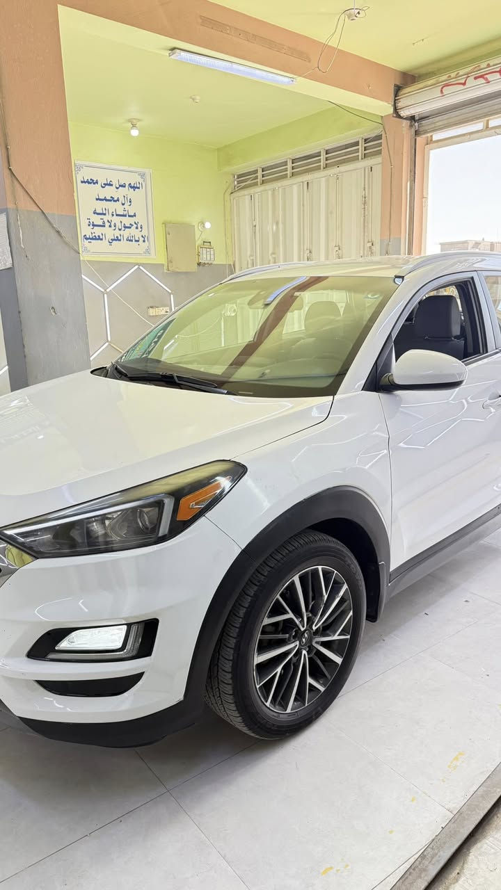 توسان امريكي 2021
ماشيه 40
فول عدا البونراما 
بصمه + كراسي كهرباء + كراسي تدفئه + داخل ابيض 

حادث جاملغ وبنيد فقط باقي السياره كفاله من النكره
شرط السونار لابارد ولادحجه ولا شخطه 

رقم بغداد كفاله من الكير والمحرك والتبريد والحداديه عدا جاملغ وبنيد 
السعر 165 المكان بابل الحله 
***********
