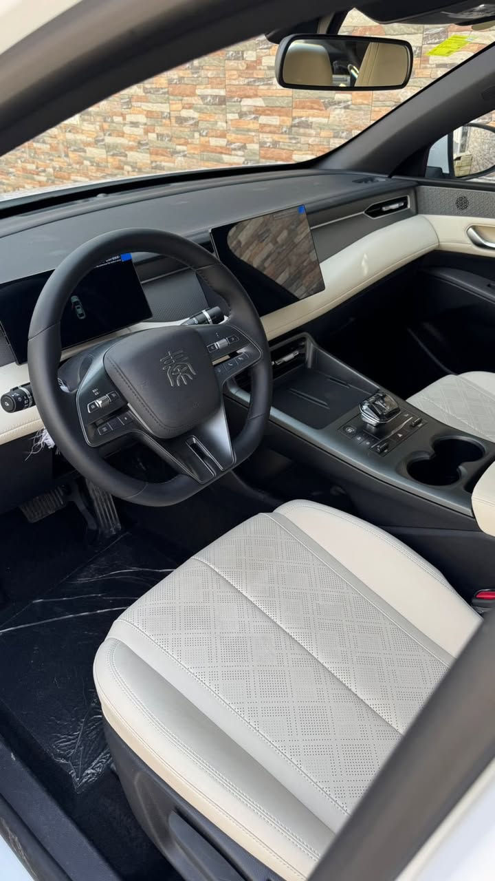 بي واي دي كن بلاص 2025 داخل ابيض ماشيه 700 كيلو بعده زيرو عله وضع الشركه شاحنه وكرت وبصمه ورضيات بعدعن مسلفنات مرقم بغداد وكامله السعر 123 ورقه
هـ***********  بغداد
