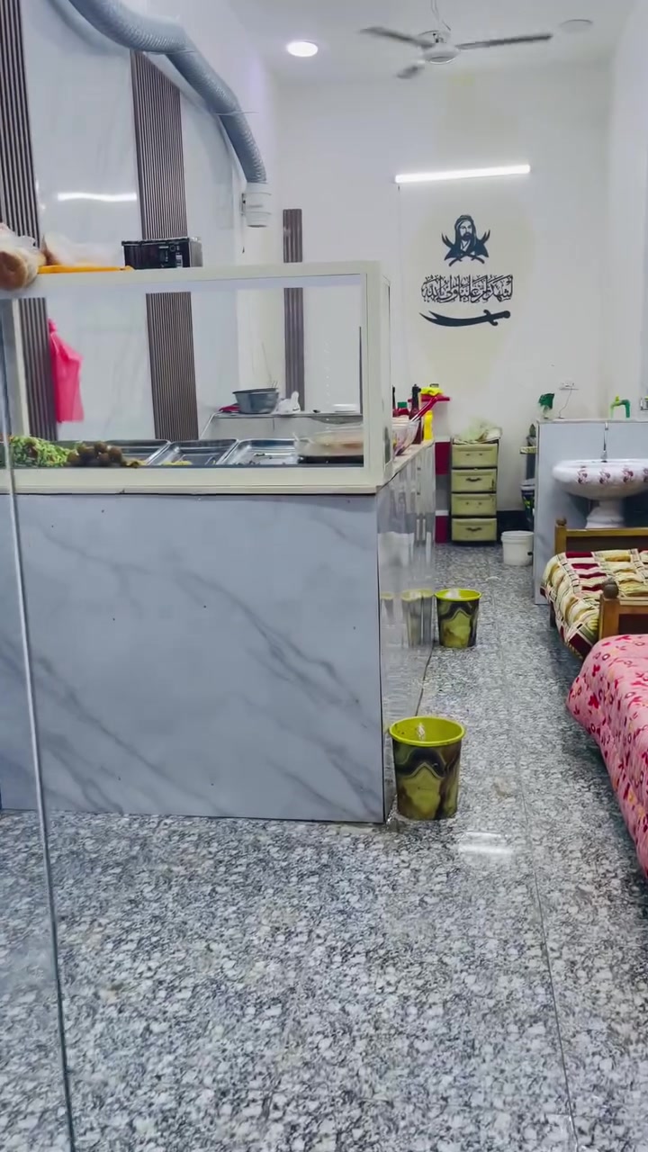 السلام عليكم
مطعم فلافل وهمبركر كامل مجهز للبيع تعال واشتغل

عنوان المطعم بغداد حي البتول الشارع العام جهة البحث 

العلمي سعر الايجار 250 /سعر المطعم 10 ملايين وبي مجال للشراي للاستفسار ***********
