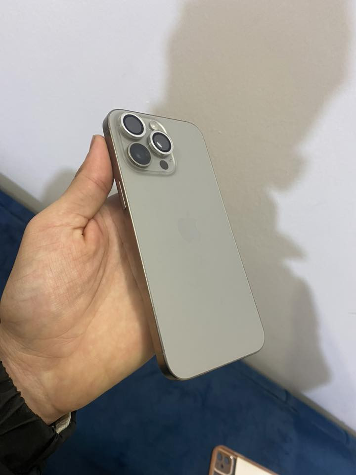 ايفون 15برو ماكس للبيع جهاز نضيف خدش مابي مامفتوح ابد شرط فحص بطاريه 86
ذاكره256
كارتونه غراضه كامله
السعر 950بي مجال بسيط
***********
