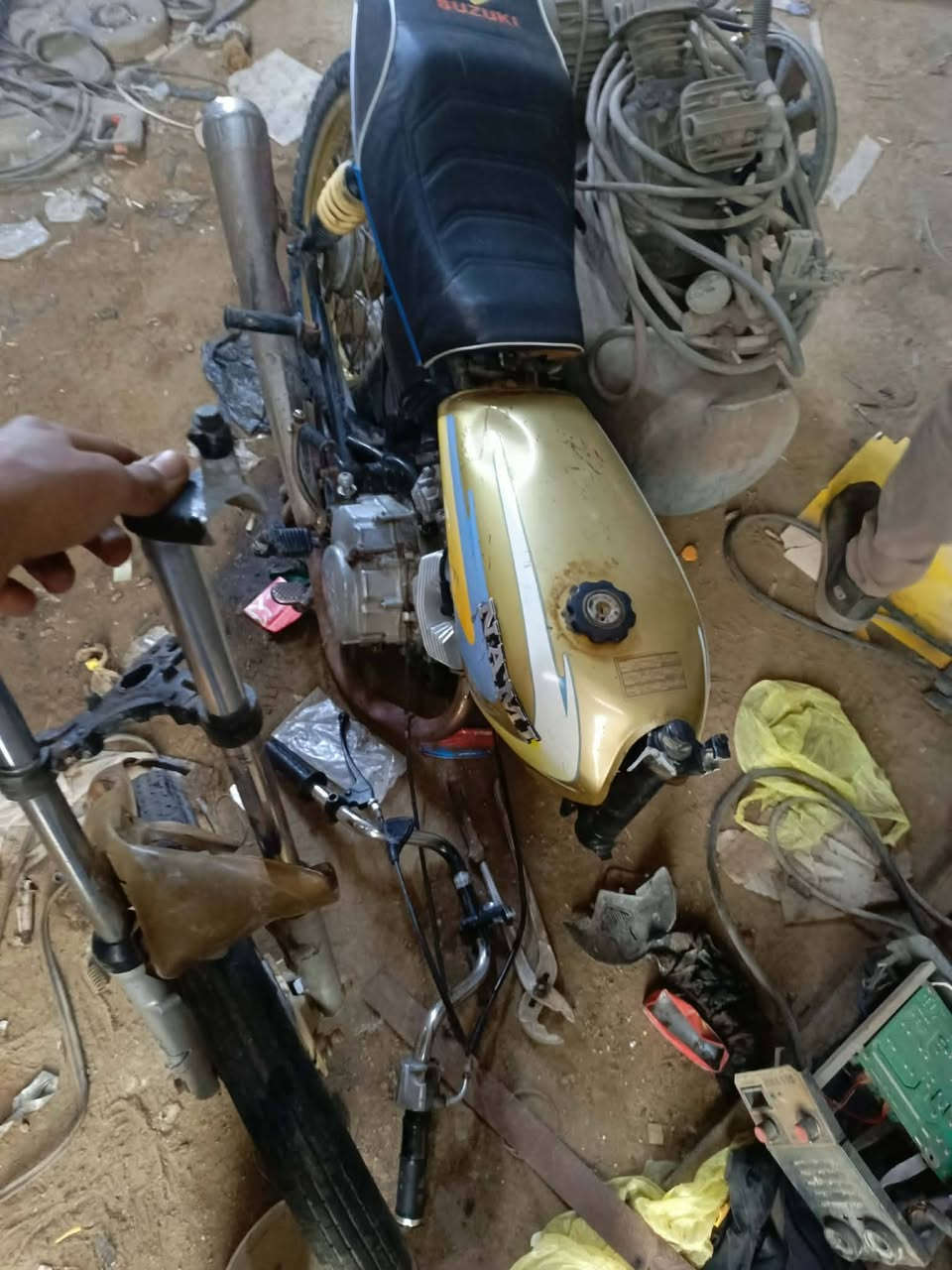 سلام عليكم للبيع مديل 21كلك مكبنه راببدوو مبدل كور 
قيم وخذ بل يرضاا الله الدراجه بيع عله حادثه ابيعك مكينه وشاصي كفاله عوزه بس سدر مايكلف 35يمكن لو اقل مكاني سوك الشيوخ حي الجوادين ***********
