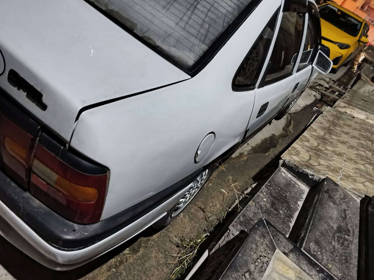 السلام عليكم للبيع اوبل فكترا موديل 1993رقم دهوك الاماني مكينه 18 سياره كير عادي جامات كهرب العنوان موصل حي الزهراء السعر48وبيها غرامه 700الف ينزل من سعرها رقم موبايل  *********** بي واتس اب
