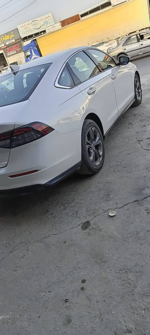 السلام عليكم للبيع هوندا اكورد هايبرد موديل 2023 سيارة جديدة رقم بغداد دولي
حادث السيارة جاملغ خلفي فقط بس ربع منه بدون دواخل 
فول مواصفات كما وضح بالصور لتفصيل 
للتواصل معنا ***********
