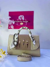 يتوفر حقيبه نسائي كافه القياسات والالوان يوجد توصيل للحجز التواصل  077...