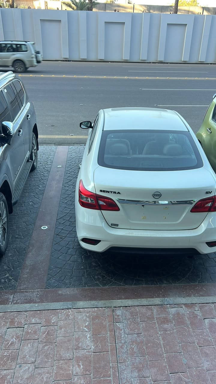 🔥
نيسان سنترا 2025   4000كيلو متر  
المواصفات 👇  
_ محرك 1600
_ شاشة لكزز 
_ داخل بيجي 
_ كامره 
_ تبريد قطعتين 
_ أربعه جام كهرباء 
_ لايت ماطور 
_ ويل كب
_ نظام ايكو 
_ مانع انزلاق 
‏_ ABS
_بكلايت لد

وباقي المواصفات معروفة 
مكاني بغداد ***********☎️
