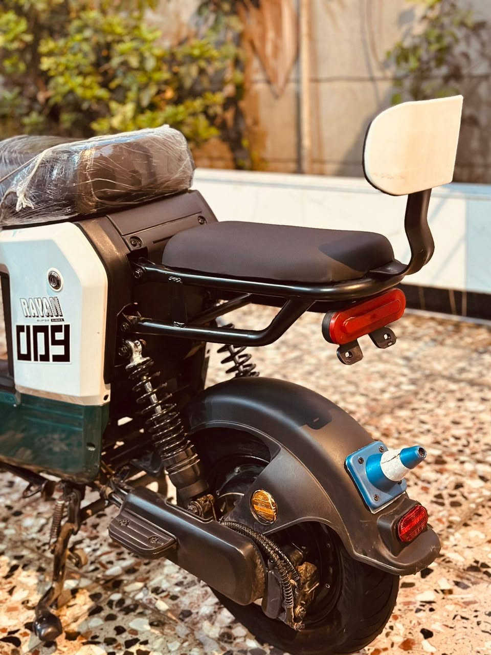 السلام عليكم دراجة شحن للبيع حجم 20 أربع بطاريات حجم كبير الدراجه مابيها شي فول مواصفات ريان التأثيرات مال شركه الدراجه مابيها اي نقص للسستفسار ***********
