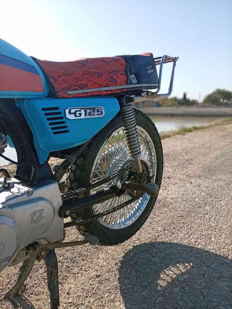 سلام عليكم دراجه للبيع تايكر 4كير محرك 21 لسعر 250 وبيه مجال لرقم *********** مكاني ديالئ تقاطع لقدس
