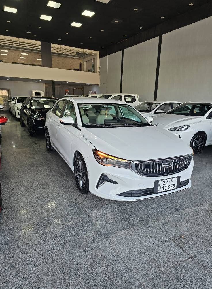 جیلی Geely Emgrand 2025  
مواصفات.بەصمە.شاشەو کامێرە.
حساس ویل کڕۆم.شغال.تحدید سورعە.
تەبرید مەرکەزی.لایت وبەگلایت لید.
تەنیا دووبست بۆیاغی هەیە. 
مکان  أربيل معرض توب كارس 
سعر 112 ورقە.  موبایل    *********** أربيل, العراق
