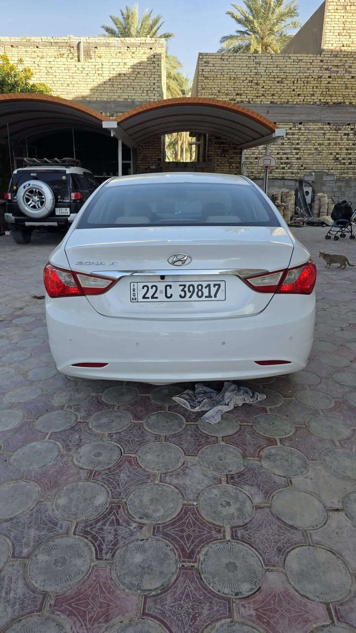 السلام عليكم 
سوناتا 2014 خليجي 
رقم اربيل الدولي ستوها مجدده
مكينه 2400 جديده ما مفتوخه
بيها صبغات  جهة اليسار فقط 
السياره جديده كلس وبدون نقص
كلشي بيها شغال 
*********** سيف المعموري
محافظة الديوانيه
