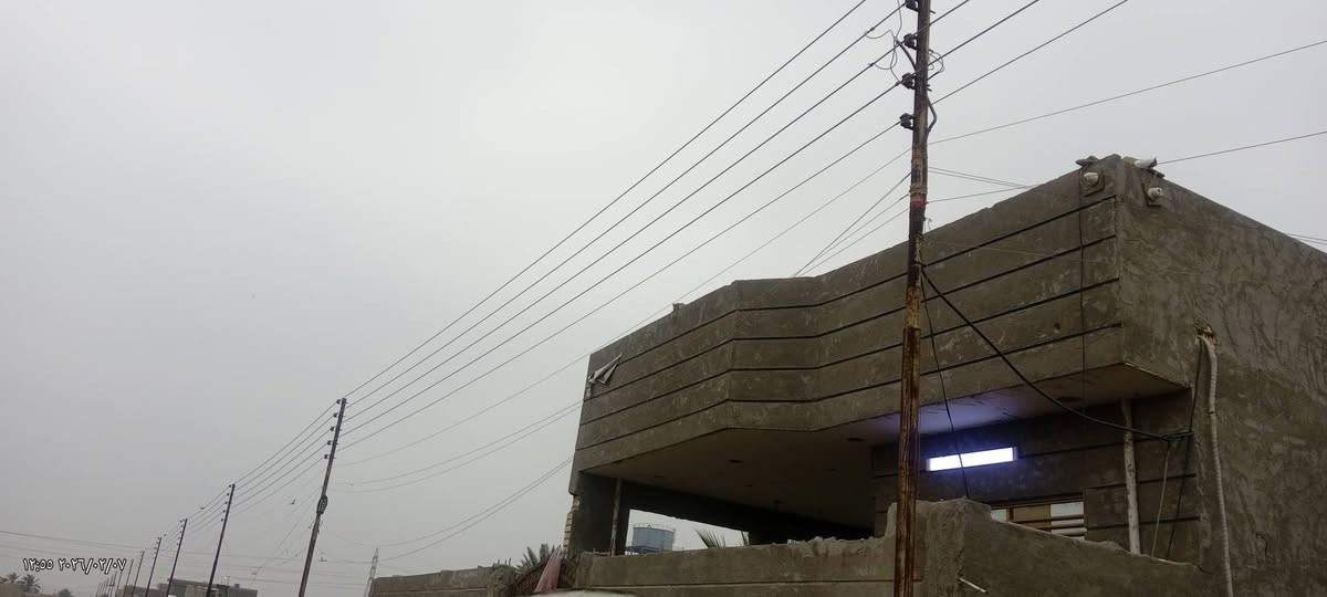 السلام عليكم بتلو للبيع مساحه 150 ويا 800 ابلوكه مدفون وكامل واجه سبعه ونص 7.5انزال 20 زراعي 117مكاتبه ويه نفس صاحب الارض موقع خلف البزل ابشارع المجمع مال ابو طاوه.  كهرباء ومي واصل الهه الشارع عرضه 10متر
الستفسار اكثر ***********
