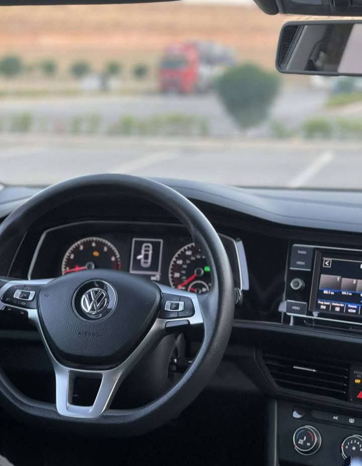 جيتا 2021 
كير ومحرك شرط 
بيها قطعتين كلير امريكا بدون حادث بدون معجون فقط بغ 
بجم و خلف كبس ايرباكات كبس 
سعر مناسب جدا 149 وبيها مجال
للاستفسار *********** دهوك, العراق
