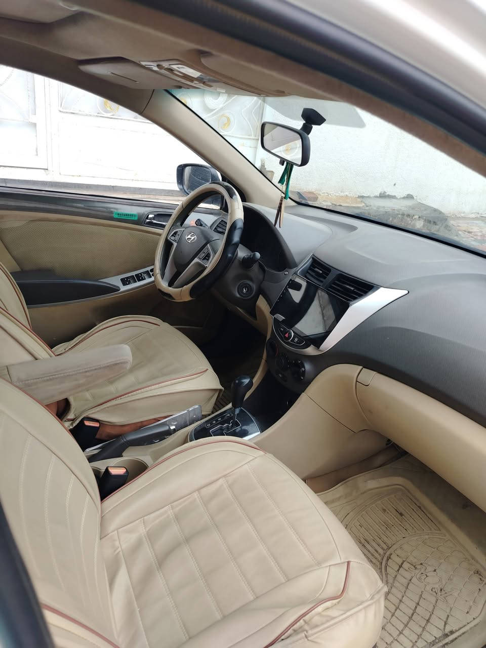 اكسنت 2015 مكفوله ماعدا رشات صبغ بسيطه كير مكينه مكفولات رقم كربلاء انكليزي مكانهه كربلاء
سعرهه 115 وبيهه مجال بسيط
***********
