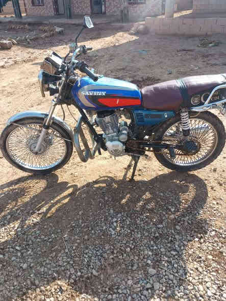 سلام عليكم  سفوان البيع  السعر 350/وبي مجل حك الجيه رقم الهاتف  ***********
